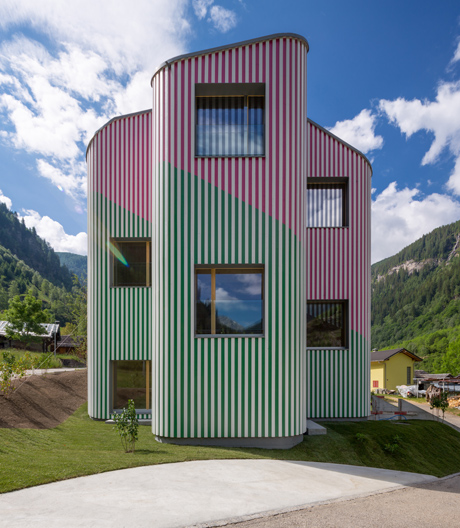 Wenn Architektur und Kunst gemeinsame Sache machen: eine Schweizer Wohnhausskulptur.