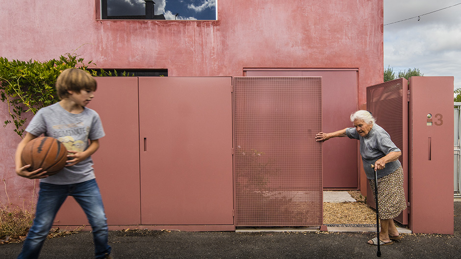 Südlich von Lissabon hat Extrastudio einen charismatischen Umbau realisiert.