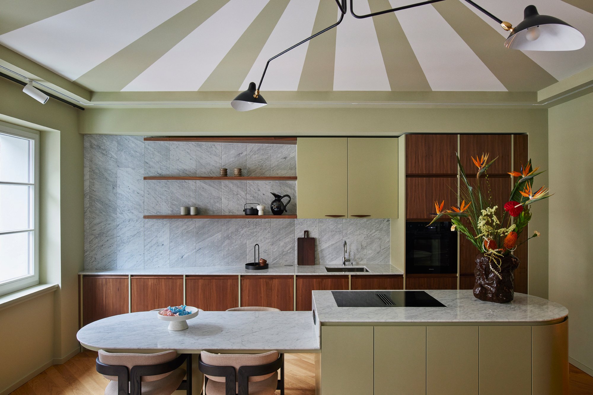 Musterwohnung im Stil der Zwan­zi­ger­jah­re in Berlin von Fabian Freytag Studio