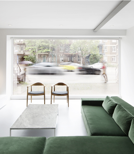 Ausgesuchte Materialien, wenige Farbklekse, Open Space: Apartment in Montreal.