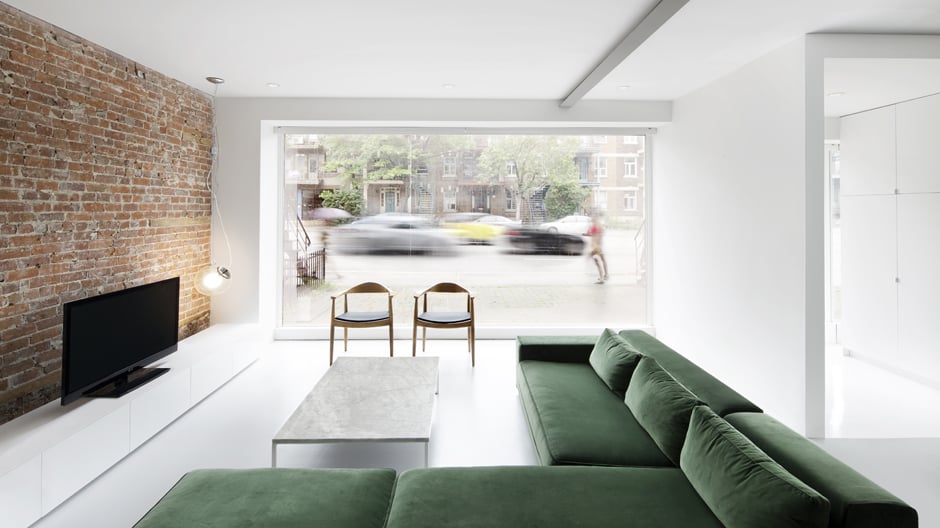 Ausgesuchte Materialien, wenige Farbklekse, Open Space: Apartment in Montreal.