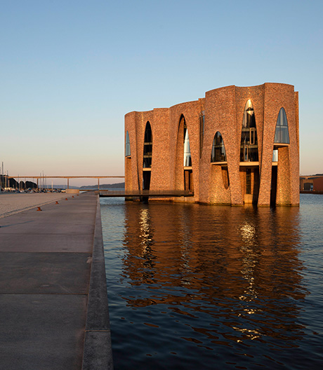 Olafur Eliasson, Zeremonienmeister der körperlosen Stoffe, hat sein erstes Haus gebaut.