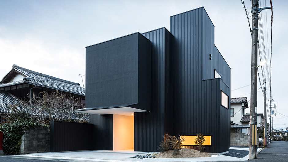 Verschlossen und offen zugleich: ein Einfamilienhaus in Japan löst die Privatsphäre radikal auf.