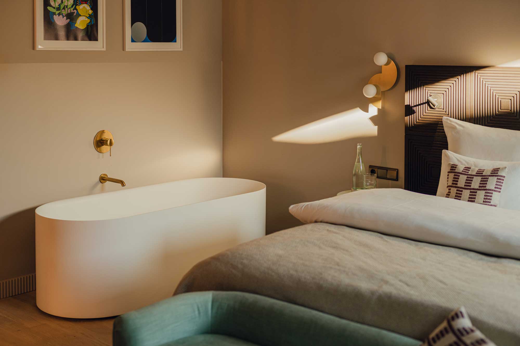 Neugestaltung des Hotels zum Hirschen in Salzburg von LP architektur und Dietrich Untertrifaller