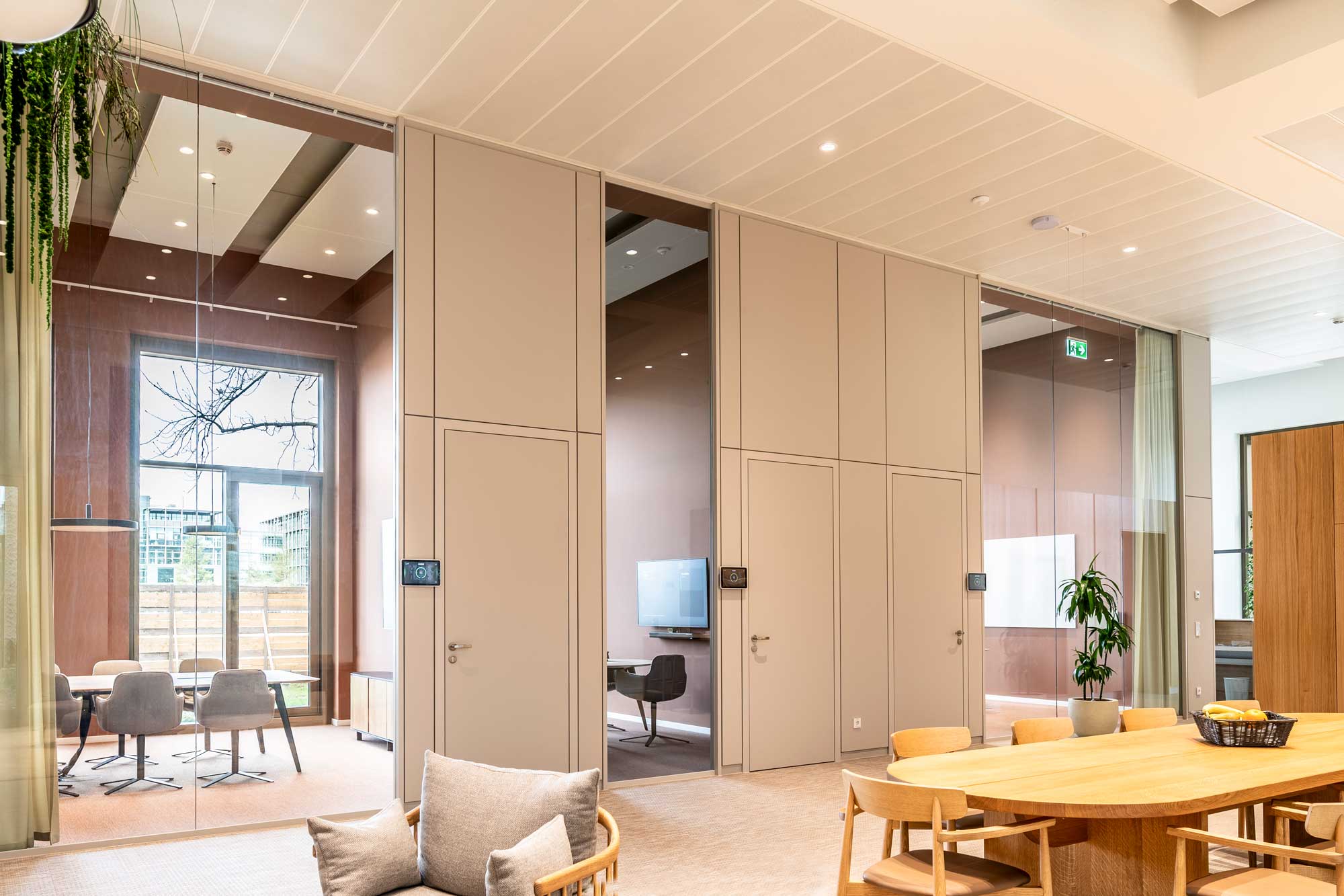 Innenausbau eines Bürogebäudes in München von Lang Hugger Rampp Architekten