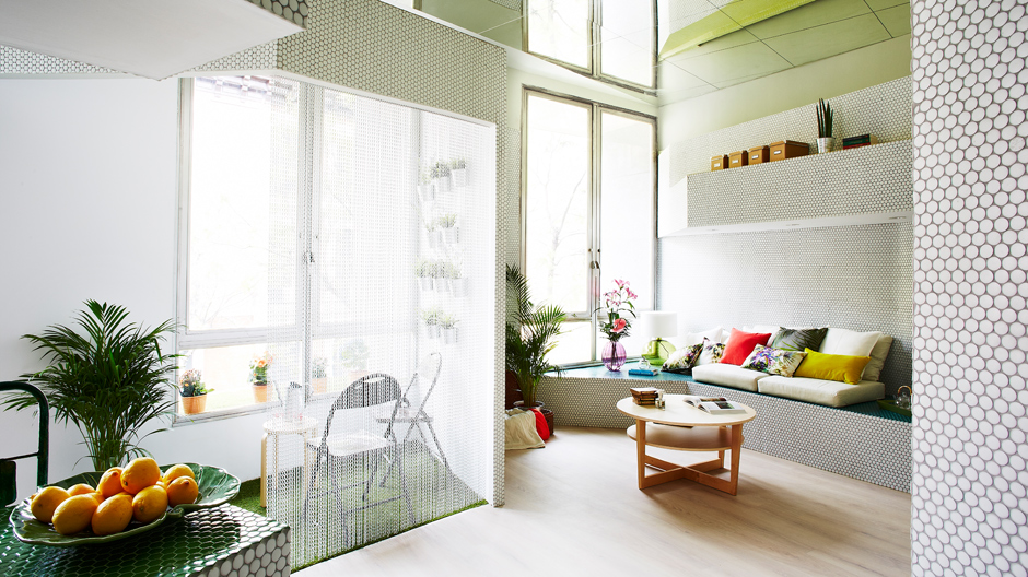 Außen voll, innen leer: Der kluge Umbau einer 36 Quadratmeter kleinen Madrider Wohnung.