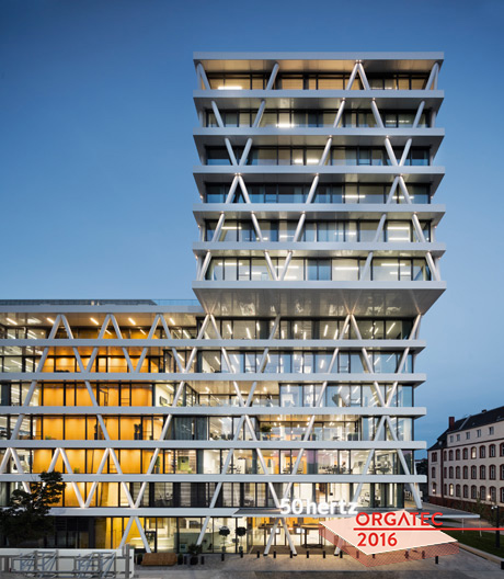 Skyline unter Strom: Das neue Hauptquartier des Netzbetreibers 50Hertz von Love Architecture und Kinzo in Berlin.
