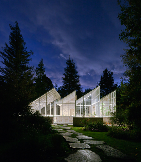 Für eine junge Familie im mexikanischen Jilotepec entwarf das Büro Lorenzo Alvarez Arquitectos ein Haus aus Licht und Luft.
