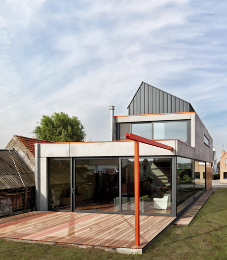 Wie die Architekten von OYO einen Neubau auf dem belgischen Land in Einklang mit seinen Nachbarn bringen.