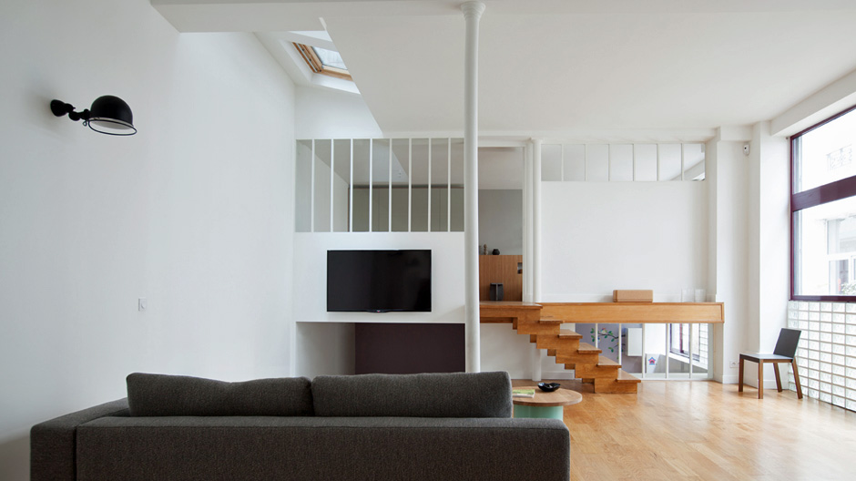 Atelier Premier Etage haben 120 Quadratmeter in Paris renoviert und mit evidenter Gestaltungsphilosophie als Zweitwohnung eingerichtet.