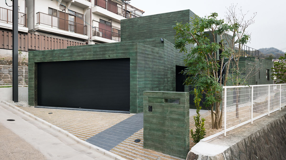 Architektur in Stücken: ein verschachteltes Wohnhausexperiment am Hang des japanischen  Ikoma-Bergs. 