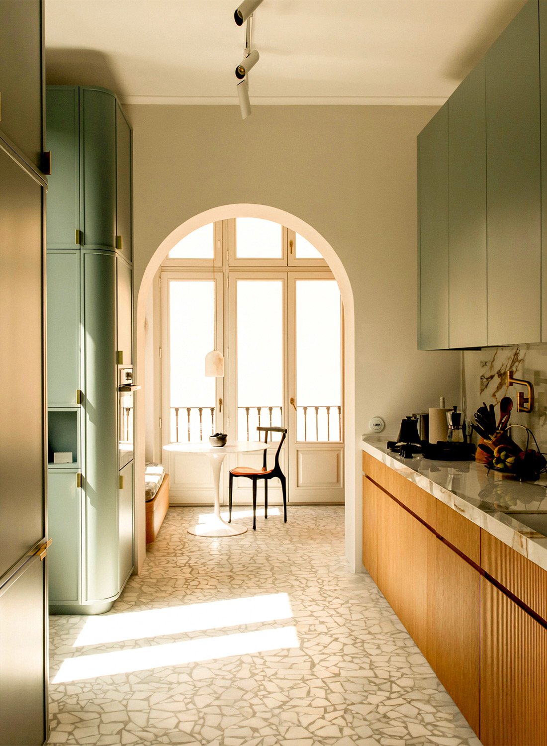 Georg Kayser Studio verbindet in Barcelona Altbau-Charme mit modernem Design