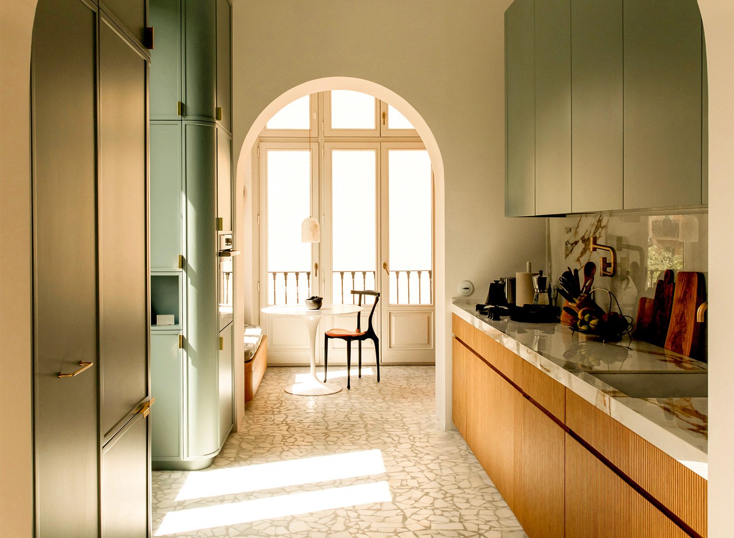 Georg Kayser Studio verbindet in Barcelona Altbau-Charme mit modernem Design