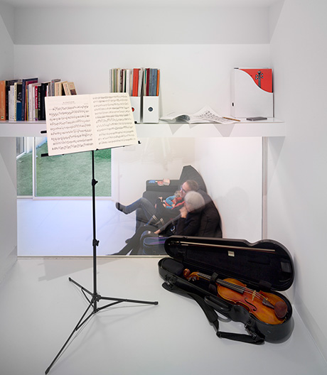 Inspiriert von der Musik, bietet dieses winzige Reihenhaus nun transparente Räume und fließende Übergänge.