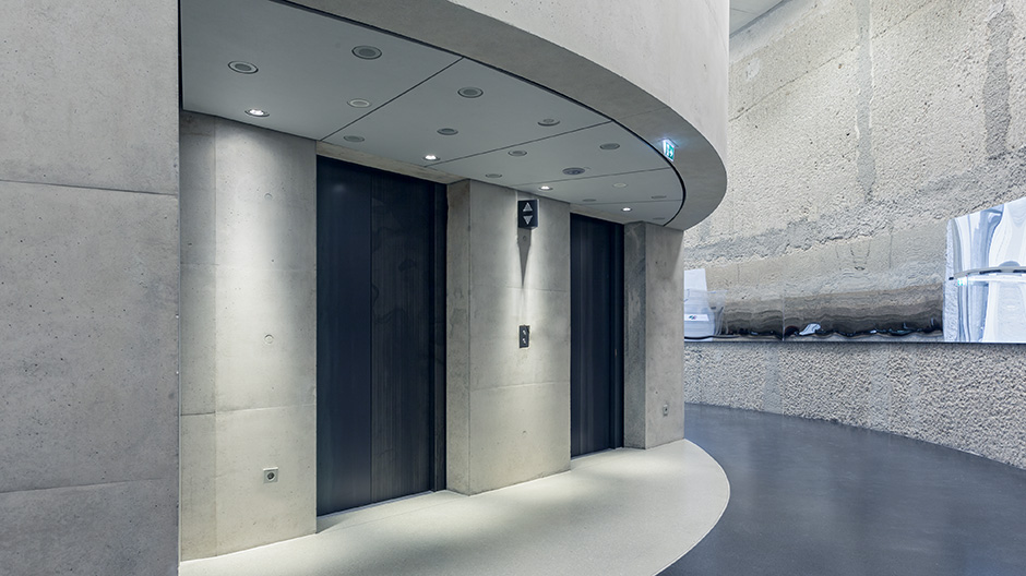 Ein Bochumer Betonkoloss dient als Sockel für ein Bürohochhaus