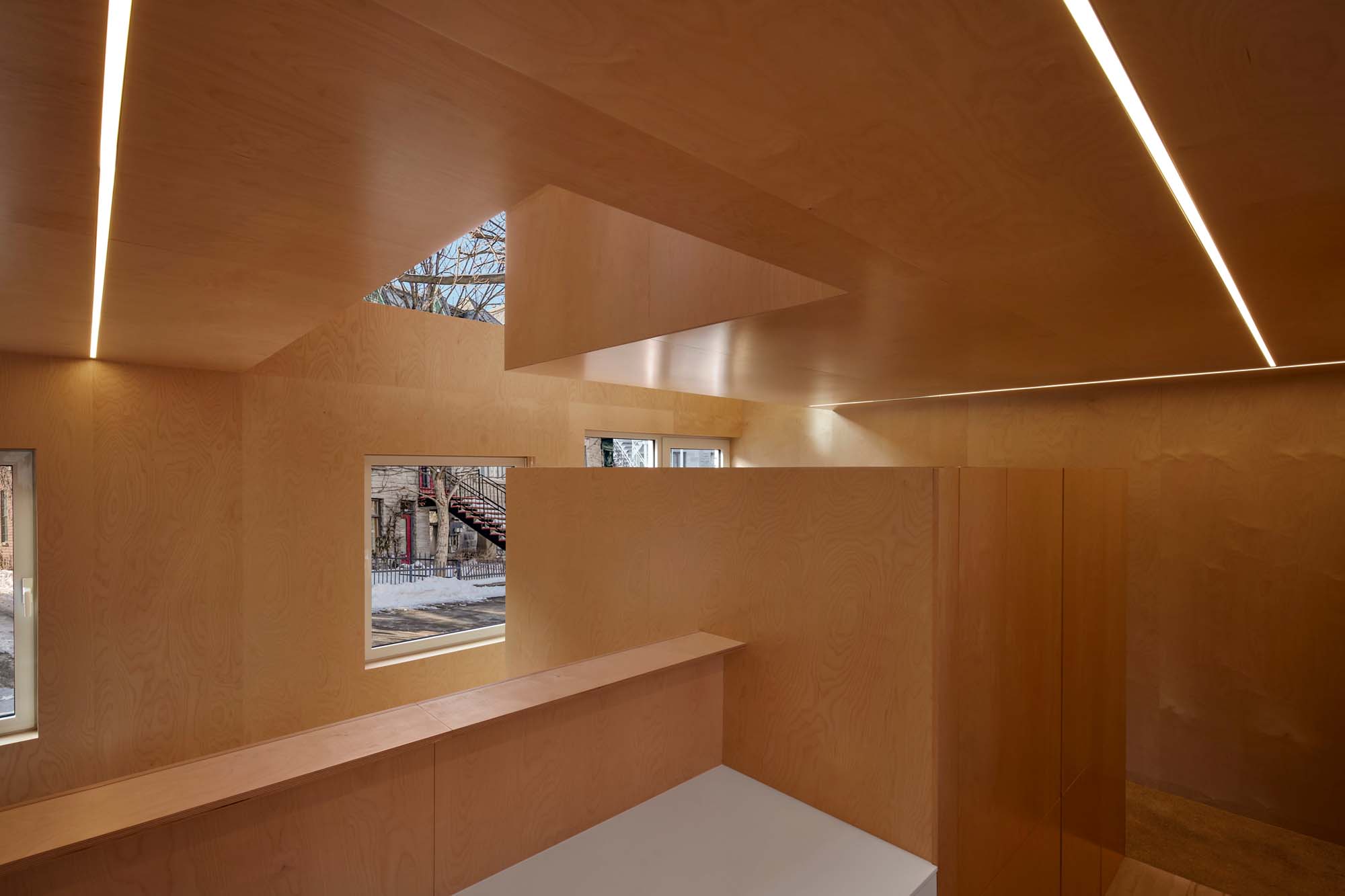 Monochromer Innenausbau von Jean Verville in Montreal