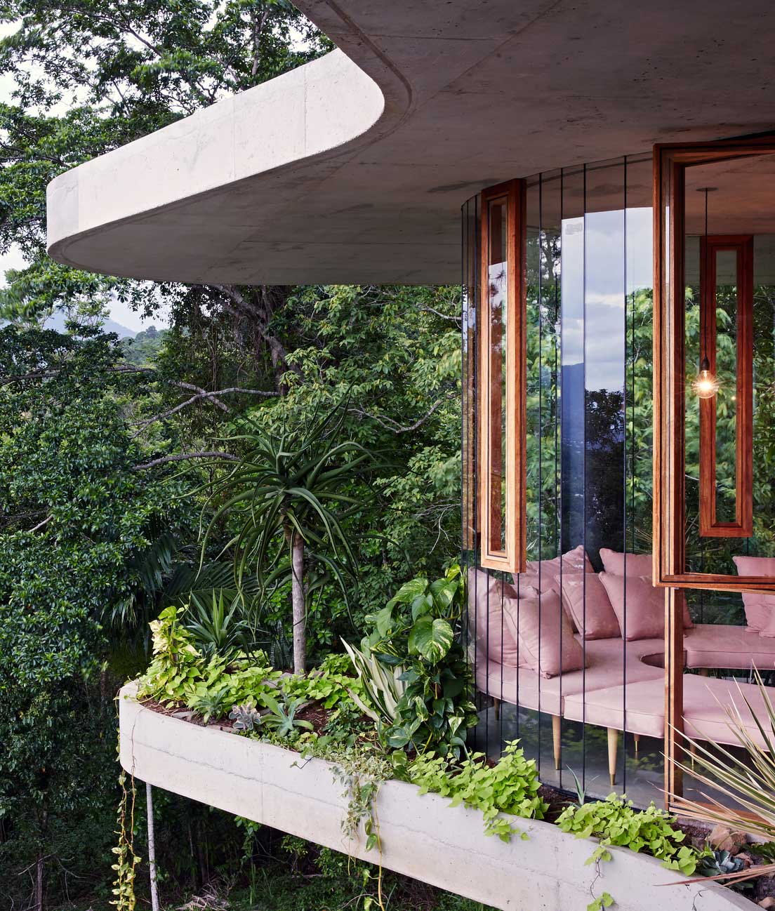 Retroaffines Wohnhaus von Jesse Bennett im australischen Regenwald