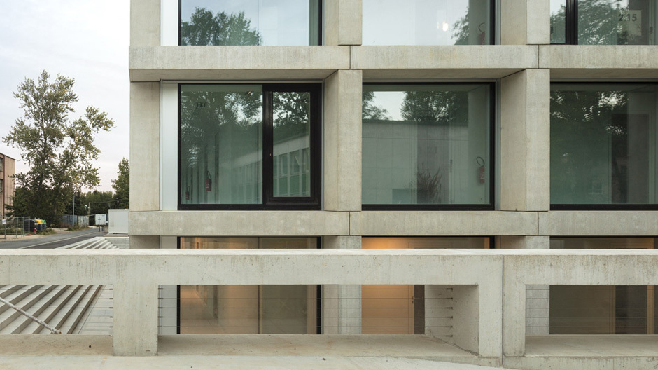 Strukturierte Forschung: imposante Nischenfassade von KAAN Architecten und FRES architectes.