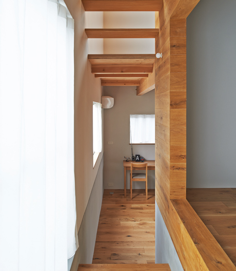 Das Minihaus im japanischen Sennan suggeriert Offen- und Geschlossenheit zugleich.