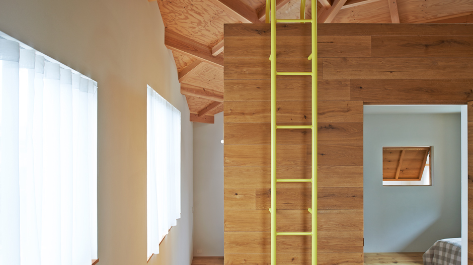 Das Minihaus im japanischen Sennan suggeriert Offen- und Geschlossenheit zugleich.