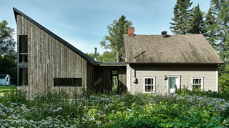 Altbau mit Anbau in Kanada von Anik Péloquin