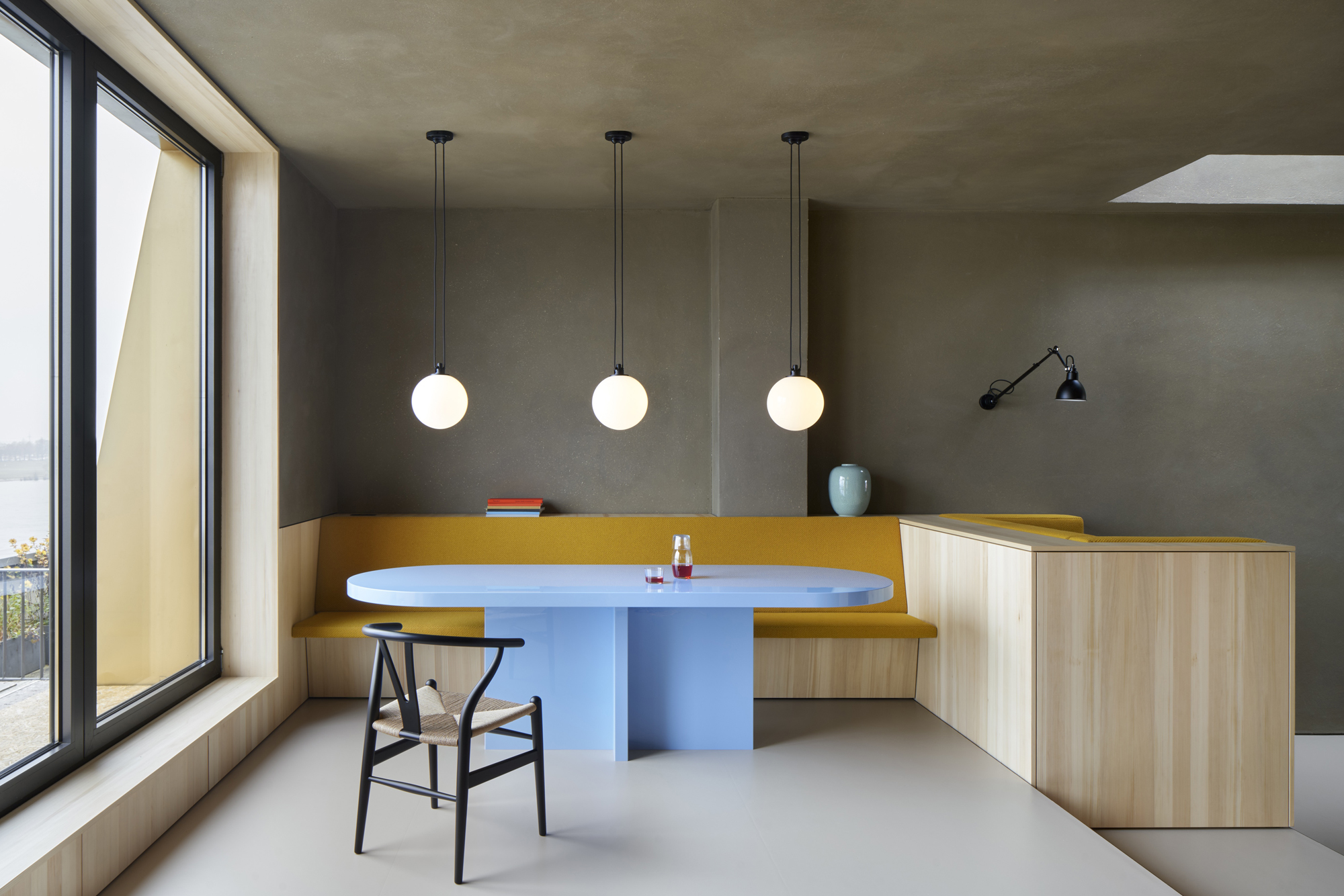 Sanierung einer Maisonettewohnung von DIIIP in Köln