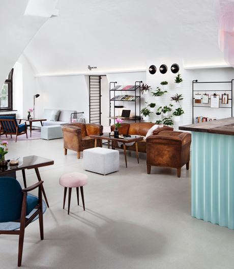 Ein Ort für Geschichten: Wie eine passionierte Reisende historische Gemäuer im tschechischen Olmütz zum Hostel umgebaut hat.