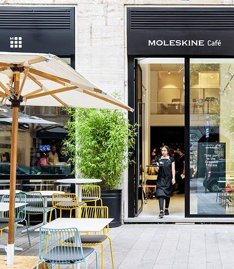 Für die Macher der legendären Notizbücher hat Interbrand ein kluges Konzept erdacht: ein Café im Herzen der italienischen Designmetropole.