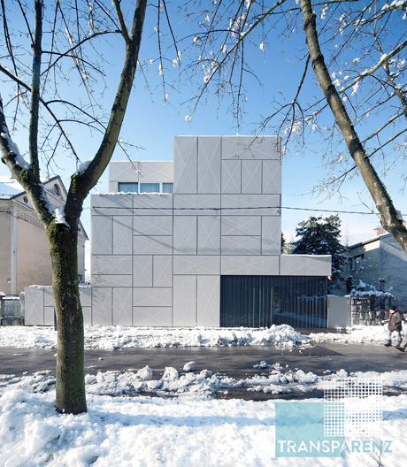 In der slowenischen Hauptstadt Ljubljana wurde ein bürgerliches Wohnhaus in eine Familienvilla mit eigenwilligen Architekturelementen verwandelt.