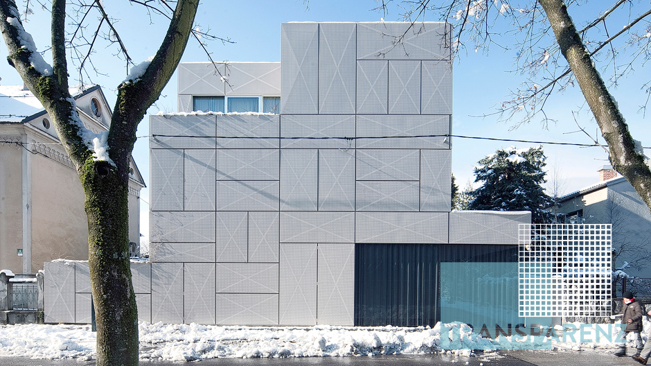 In der slowenischen Hauptstadt Ljubljana wurde ein bürgerliches Wohnhaus in eine Familienvilla mit eigenwilligen Architekturelementen verwandelt.