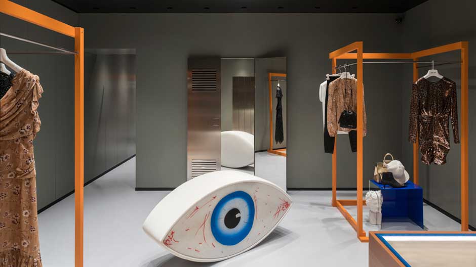 Postmoderne Erlebniswelt: Boutique von Dimorestudio.