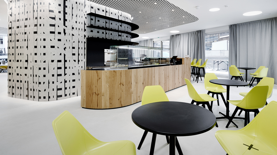 Breitstrahlend: die neue Hauptverwaltung der Südtiroler Volksbank von Christian Rübbert.