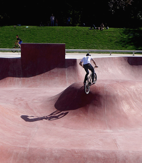 Gigantischer Abdruck in Rotbraun: Ein neuer Skatepark im französischen Reims.