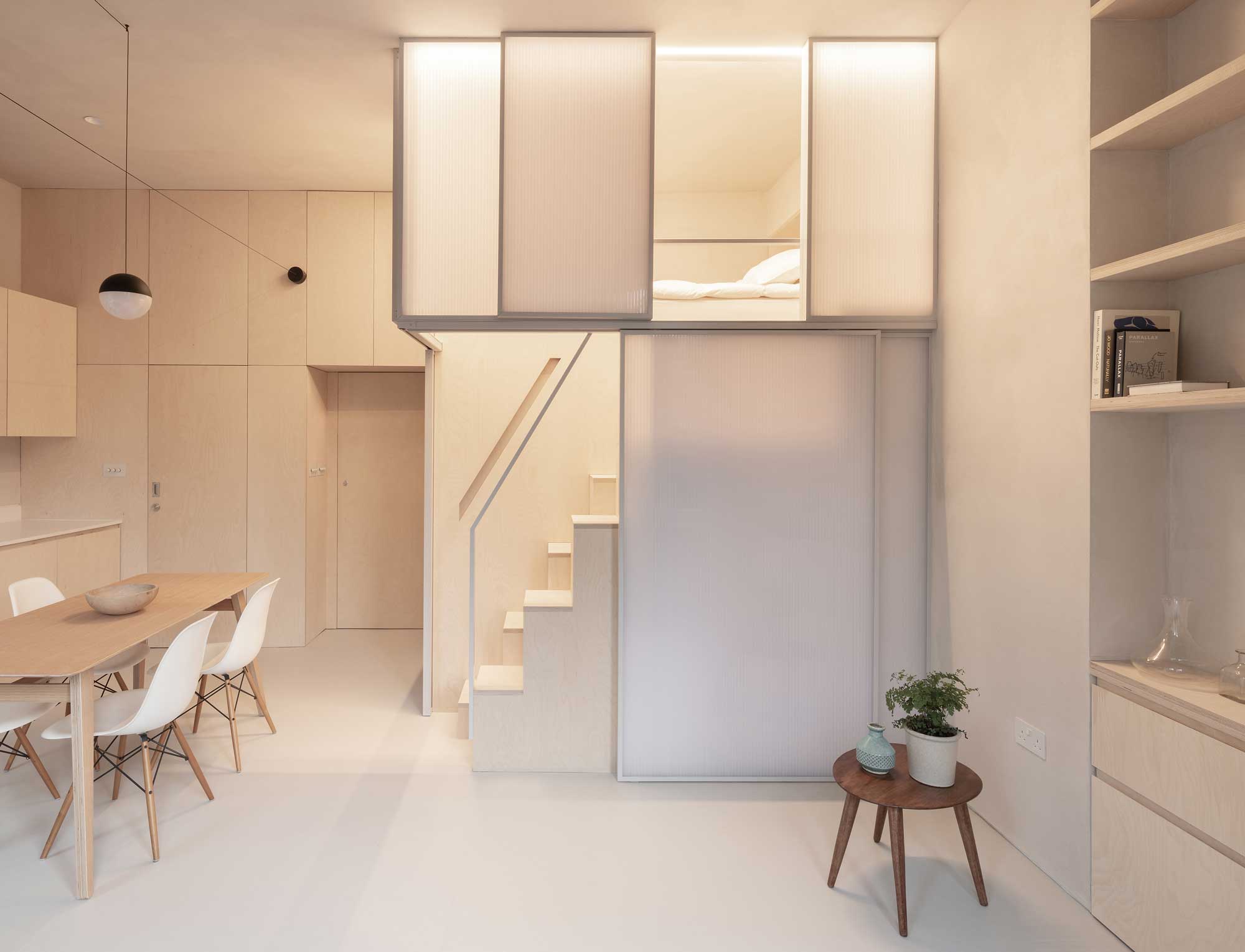 Vertikal gestapeltes Mikroapartment von Proctor & Shaw Architects in London