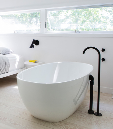 Unterm Blätterdach: Wie eine australische Architektin dieses Long-Island-Haus aus den 80ern aufgefrischt hat.