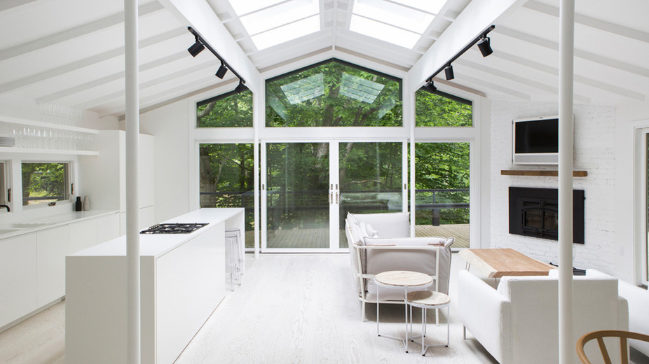 Unterm Blätterdach: Wie eine australische Architektin dieses Long-Island-Haus aus den 80ern aufgefrischt hat.