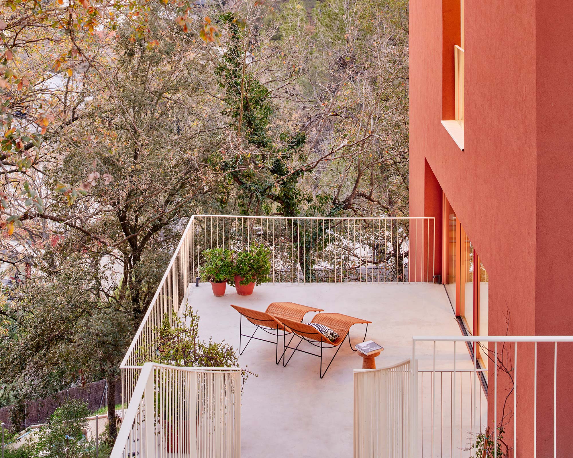 Einfamilienhaus von Raúl Sánchez Architects bei Barcelona