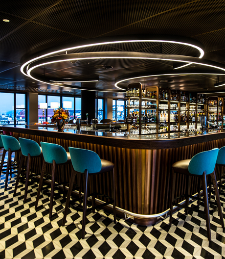 Im Zürcher George Bar & Grill dürfen sich Gäste wie Zuhause fühlen: Bar-Restaurant-Kombination im Penthouse-Stil.