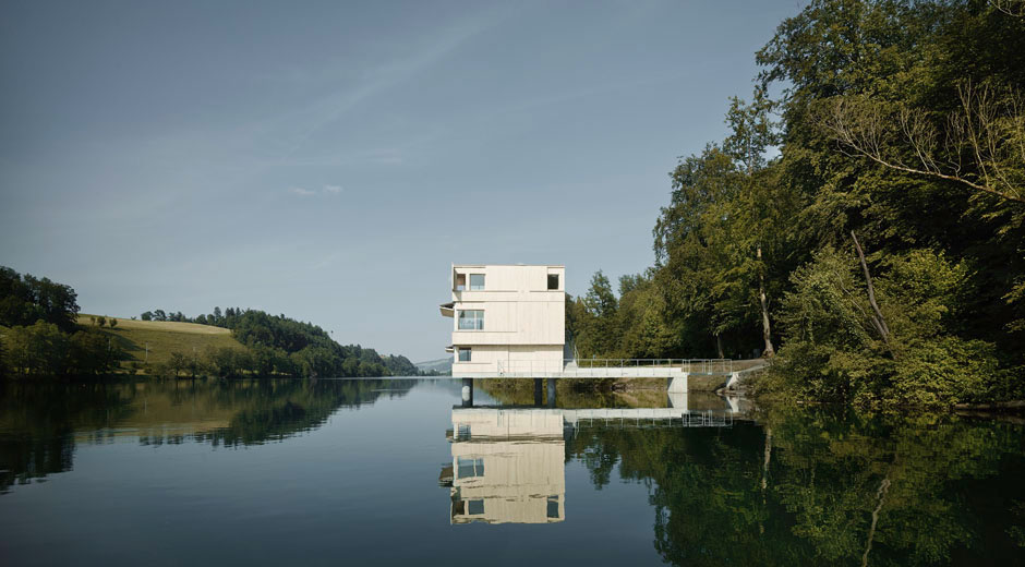 Erster: der neue Zielturm für eine berühmten Schweizer Regattastrecke von Fuhrimann Hächler Architekten.