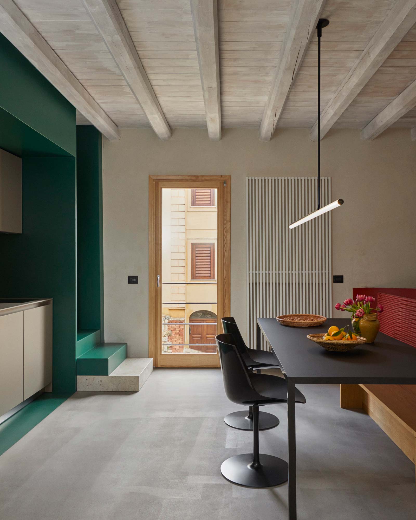 Modernisierung eines baufälligen Stadthauses in Sizilien von Studio Didea