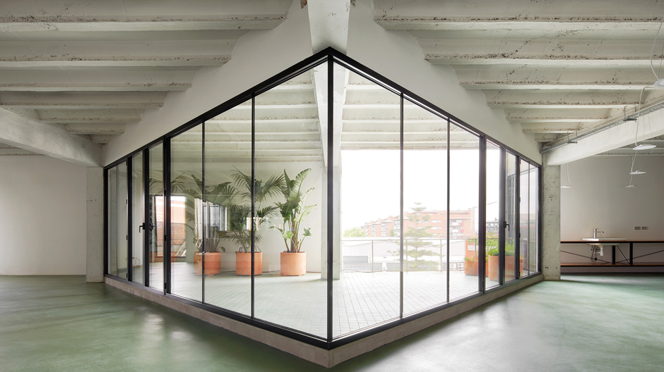 Arquitectura-G transformiert eine alte Schneiderei in ein Loft
