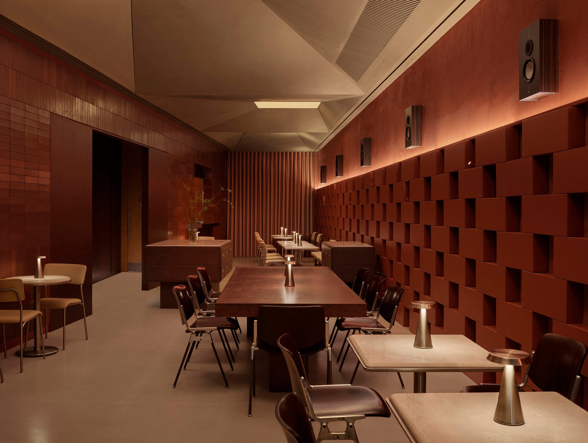 Urbanjobs gestaltet das Burgerlokal Ainen in Istanbul