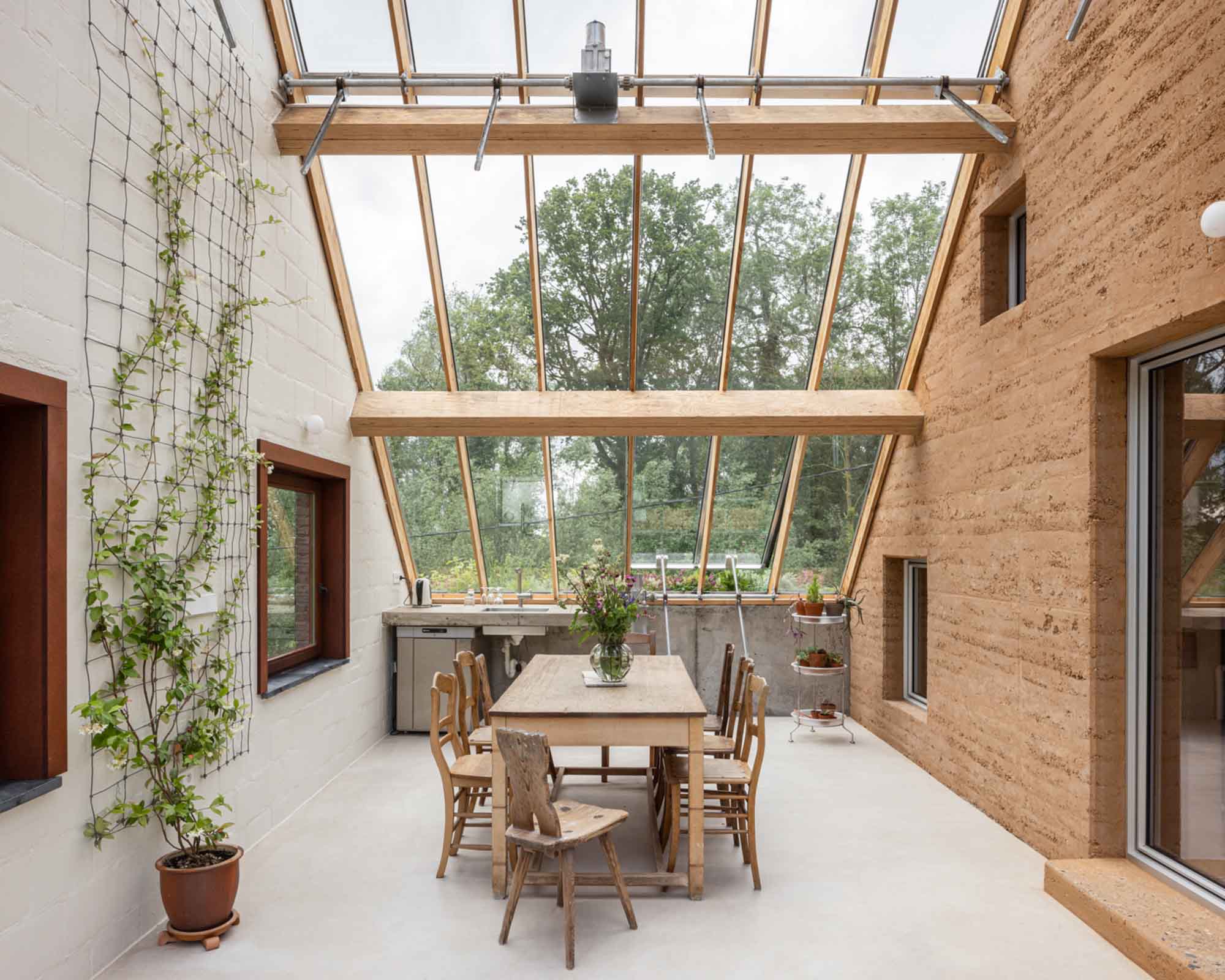 Nachhaltige Renovierung einer flämischen Fermette durch Hé! Architectuur