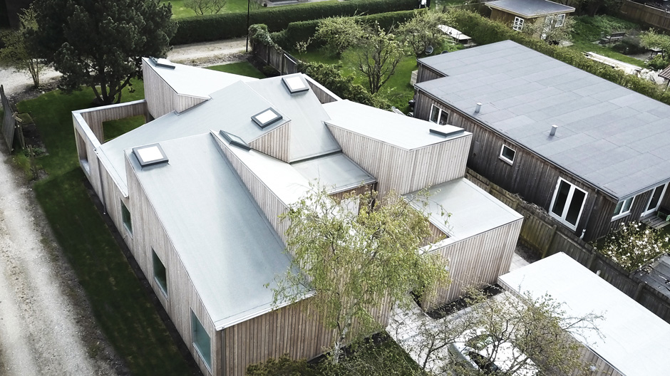 Helle Herberge: Das verschachtelte Dach des Kopenhagener Neubaus dient als Tageslichtfänger.