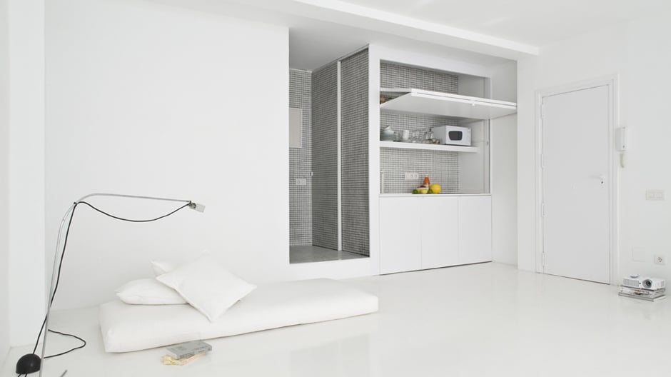 Kitsch adé! Minimalistische Ferienwohnung im katalanischen Ort Sitges.