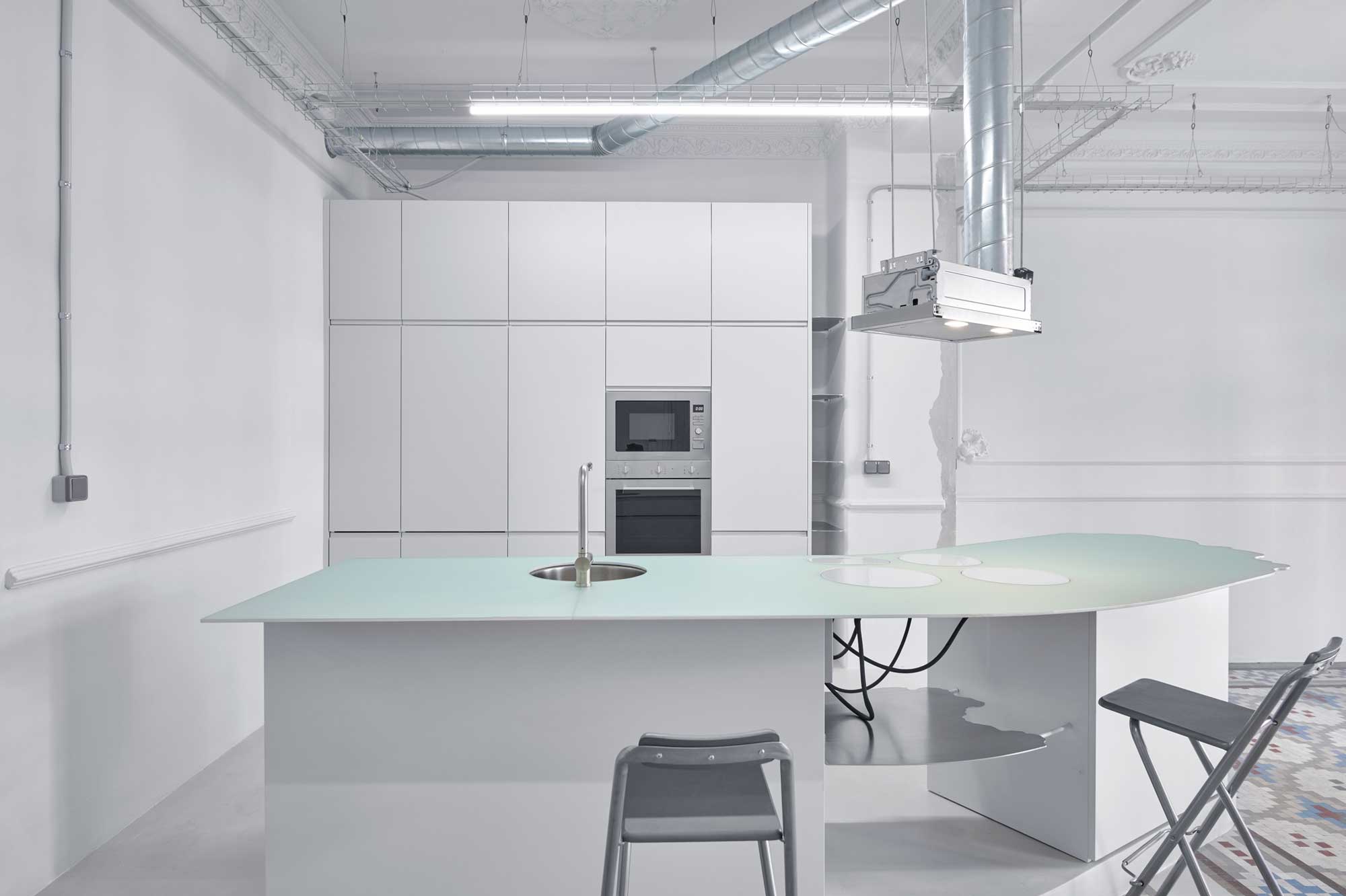 Eine posthumane KI-Intervention in Valencia