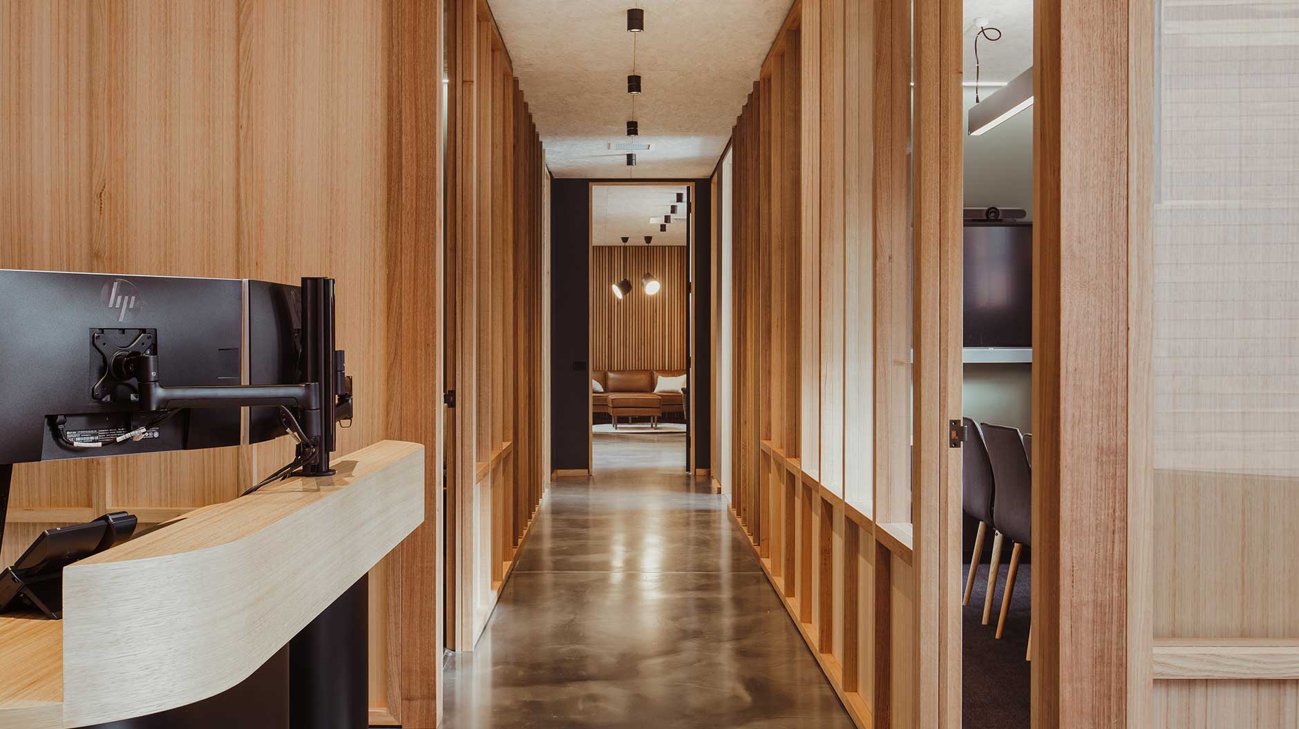 Ein hölzernes Büronest von Cumulus Studio