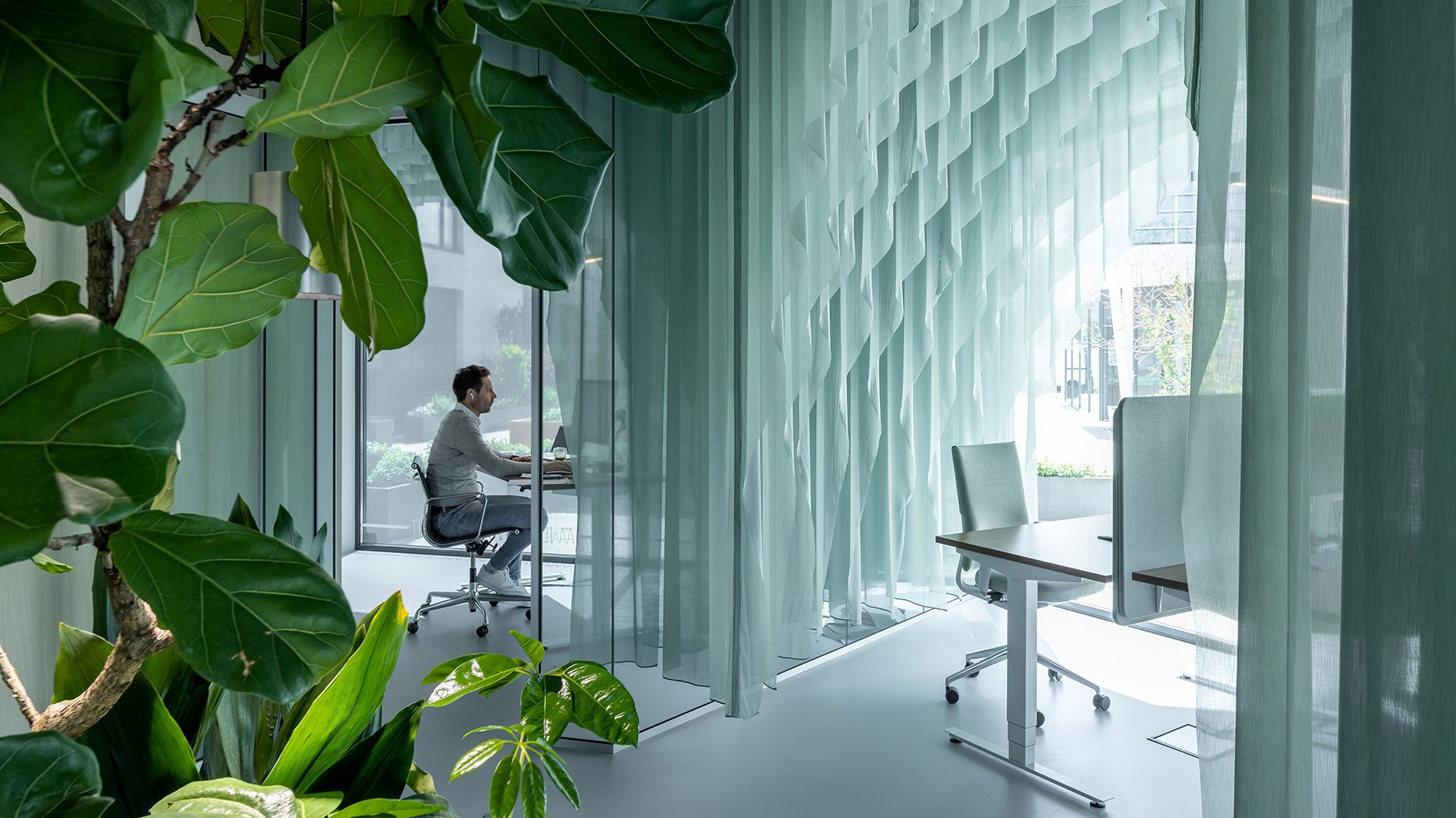 Das Interior von Beyond Space beamt ein Büro in eine Unterwasserblase