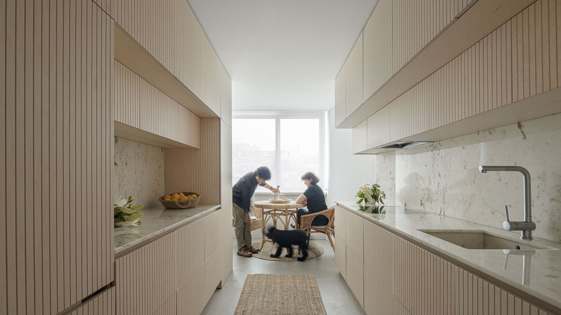 Ein Wohnbau in Porto von Tsou Arquitectos