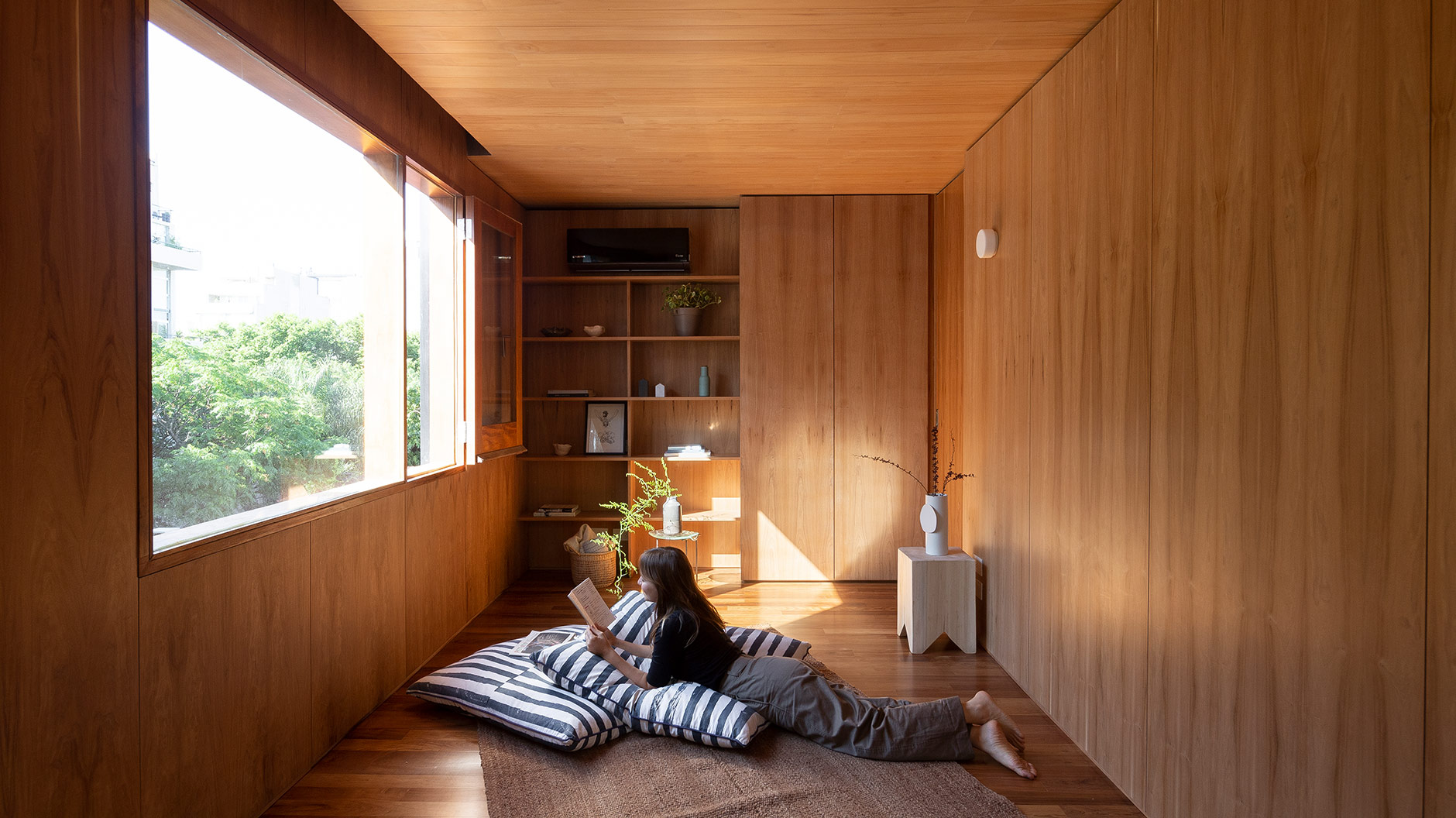 Ein hölzernes Dachrefugium von Ana Sol Smud